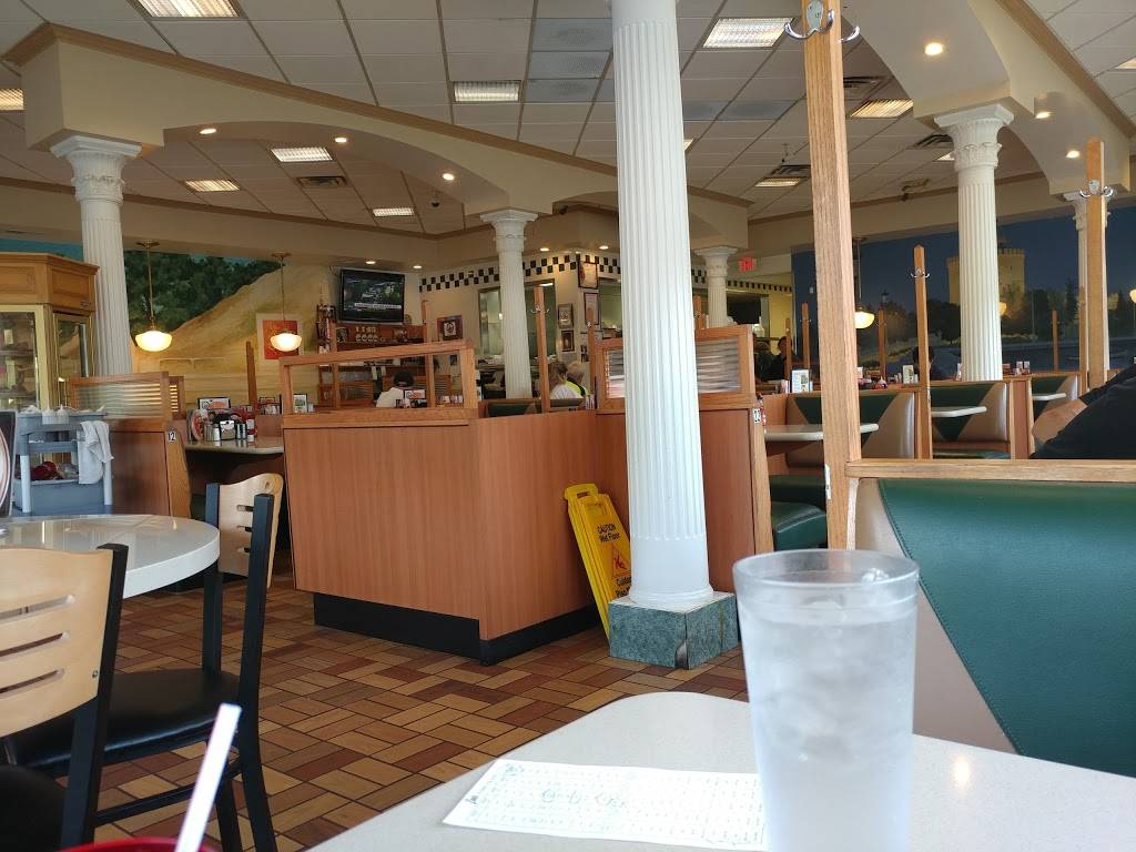 Leos Coney Island | restaurant | 30422 Milford Rd, New Hudson, MI 48165, USA | 2484461008 OR +1 248-446-1008