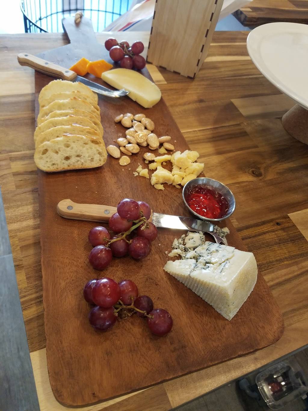 Share: Cheesebar | restaurant | 6105 Ridge Ave, Cincinnati, OH 45213, USA | 5133513063 OR +1 513-351-3063