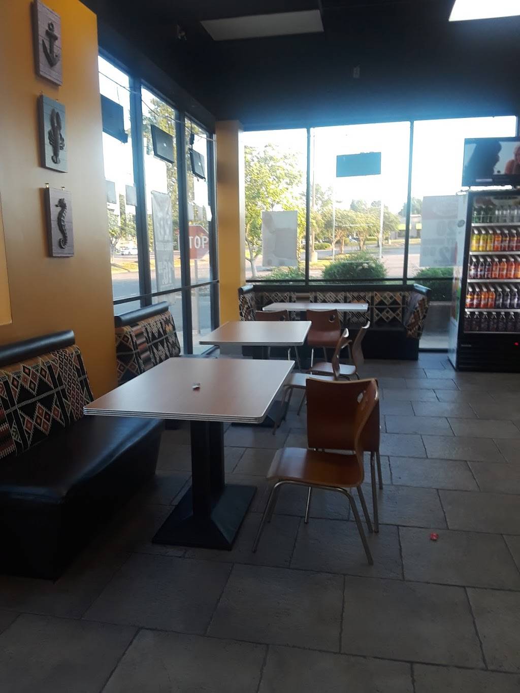 Jr fish and chicken | restaurant | 3541 Riverdale Rd, Memphis, TN 38115, USA | 9013056490 OR +1 901-305-6490