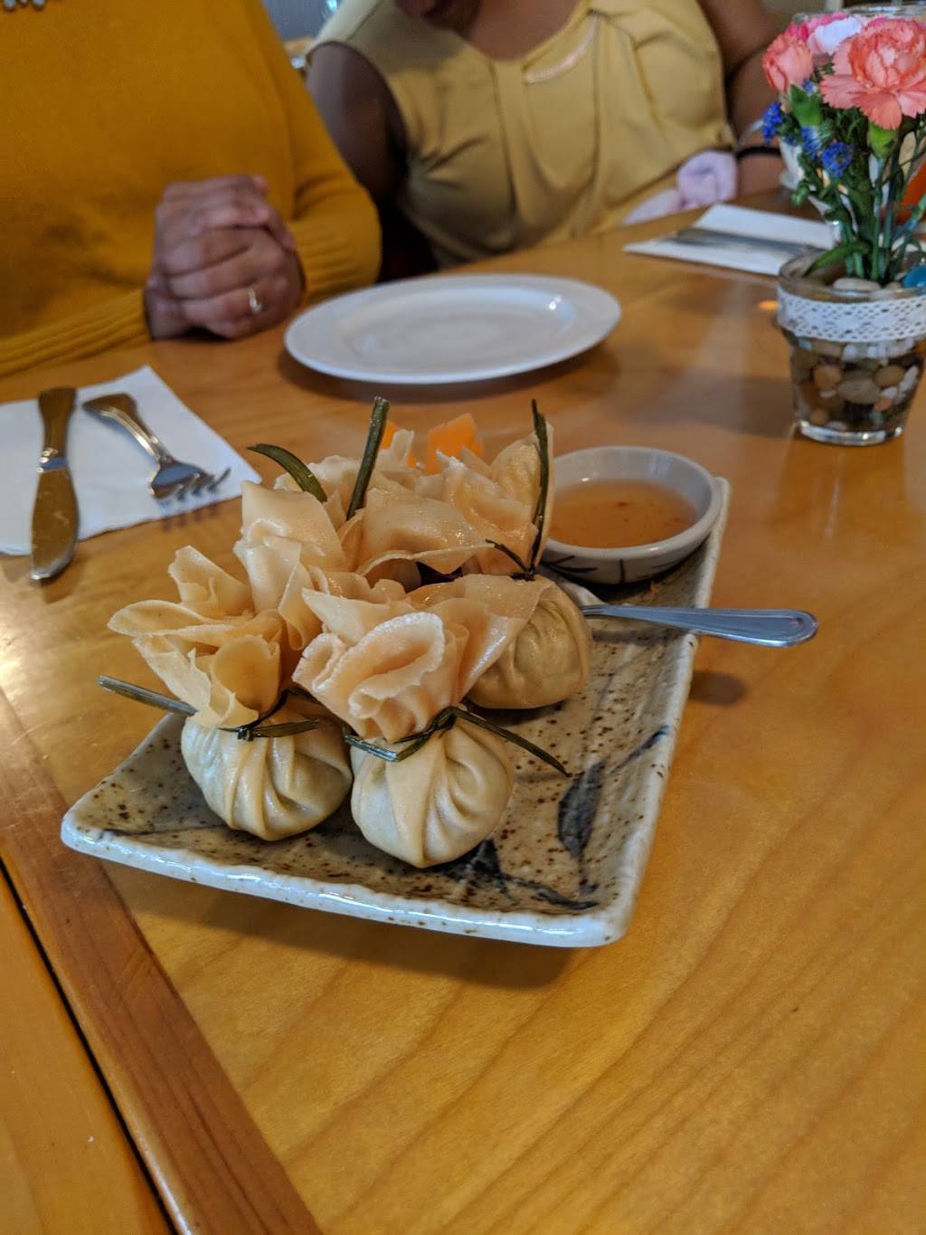 Benjarong Restaurant | restaurant | 214 Main St, Acton, MA 01720, USA | 9786359580 OR +1 978-635-9580