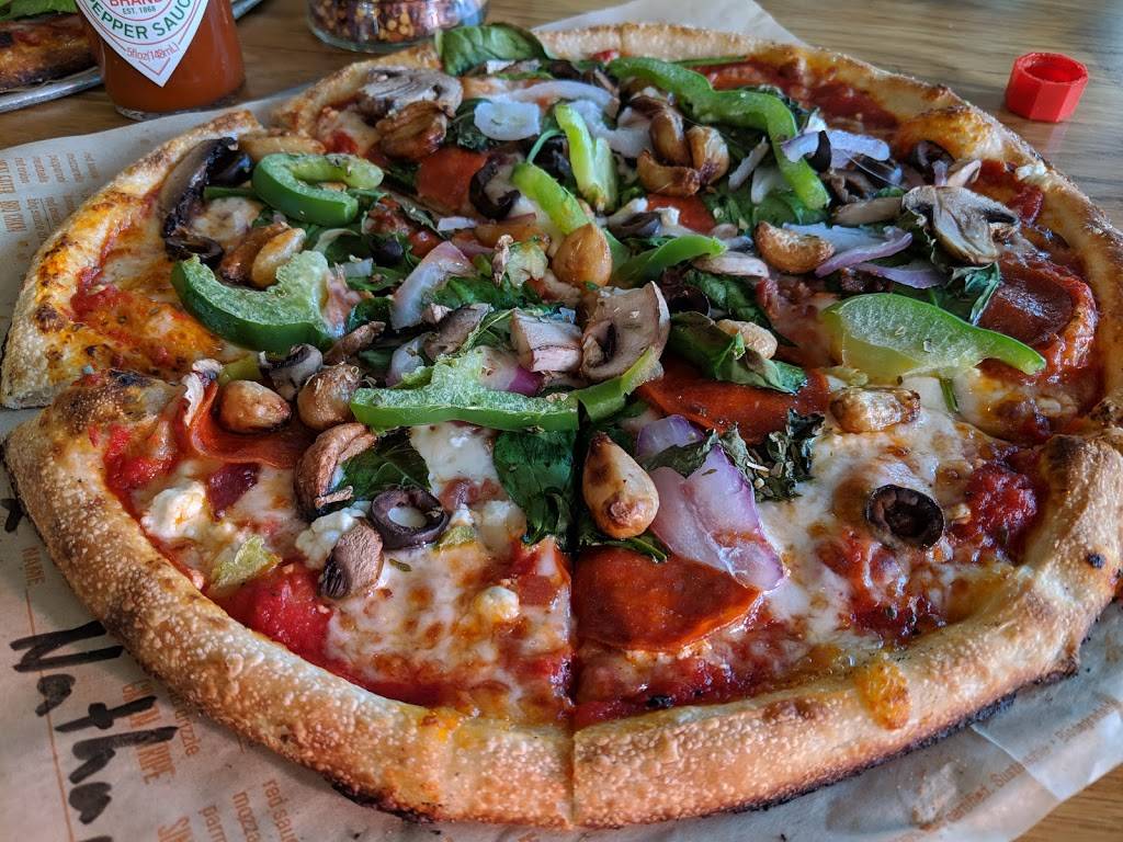 Blaze Pizza | meal takeaway | 1723 N Victory Pl, Burbank, CA 91502, USA | 8183094288 OR +1 818-309-4288