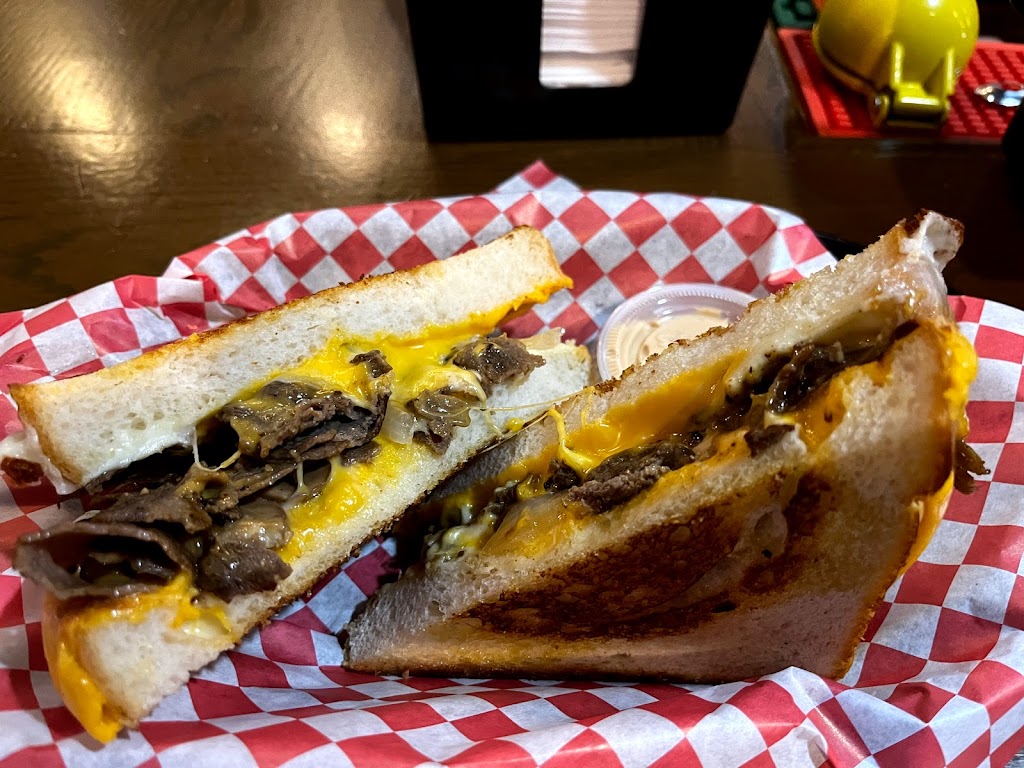 Cheesies Pub & Grub Lakeview | restaurant | 958 W Belmont Ave, Chicago, IL 60657, USA | 7733881574 OR +1 773-388-1574