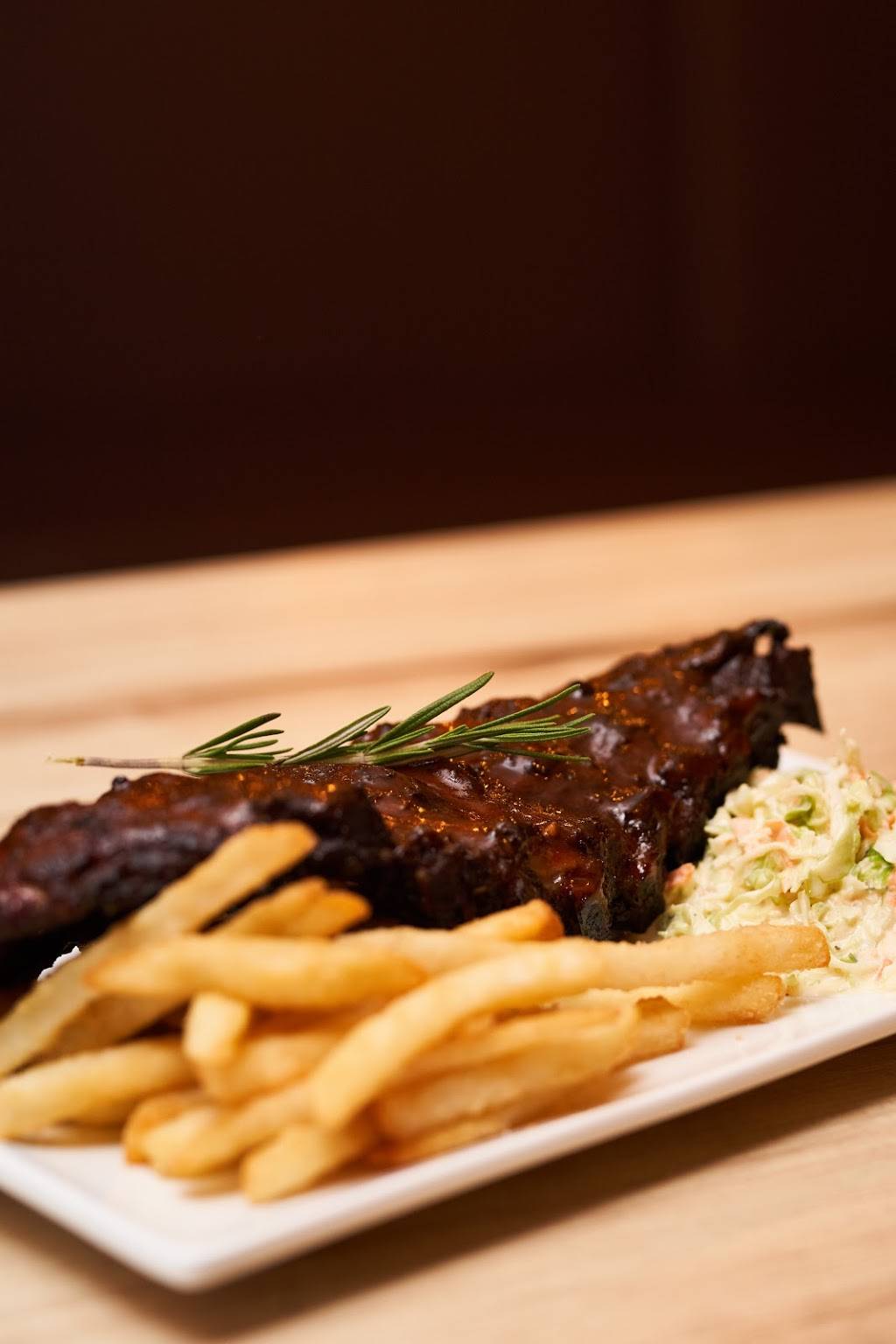 Fumoir Barril | restaurant | 2130 Boulevard des Laurentides, Laval, QC H7M 2Y6, Canada | 4502335050 OR +1 450-233-5050