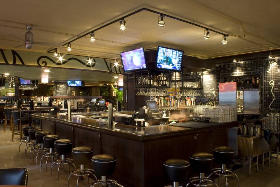 Bar Louie - Printers Row | night club | 47 W Polk St, Chicago, IL 60605, USA | 3128724550 OR +1 312-872-4550