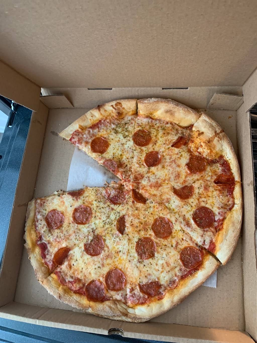 Mikeys Pizza & Italian Restaurant | restaurant | 3004, 7544 Beach Blvd, Jacksonville, FL 32216, USA | 9047217333 OR +1 904-721-7333