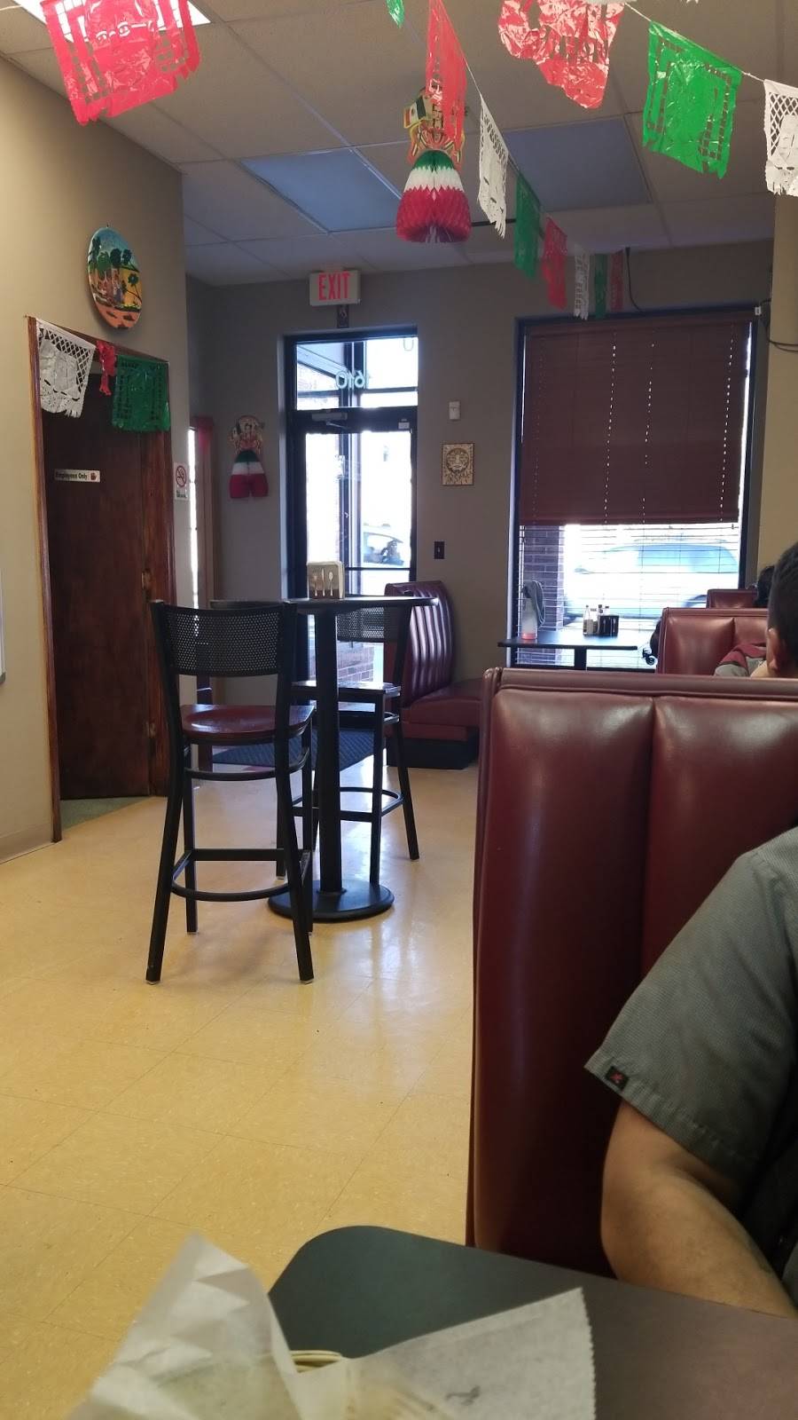 Tacos La Familia | restaurant | 1610 6th Ave, Des Moines, IA 50314, USA | 5152446659 OR +1 515-244-6659