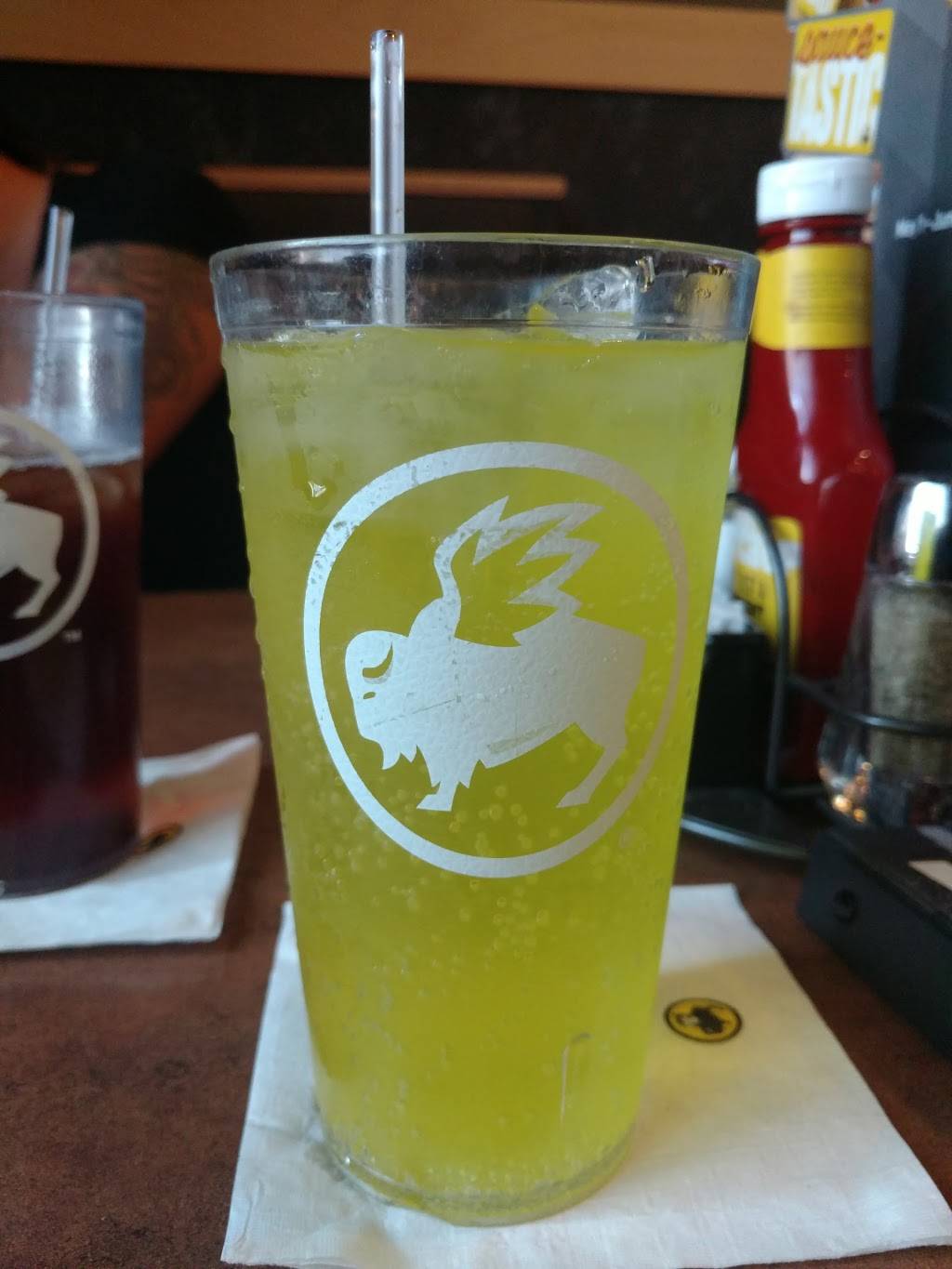 Buffalo Wild Wings | meal takeaway | 1617 Pleasonton Rd #101, Fort Bliss, TX 79916, USA | 9155662999 OR +1 915-566-2999