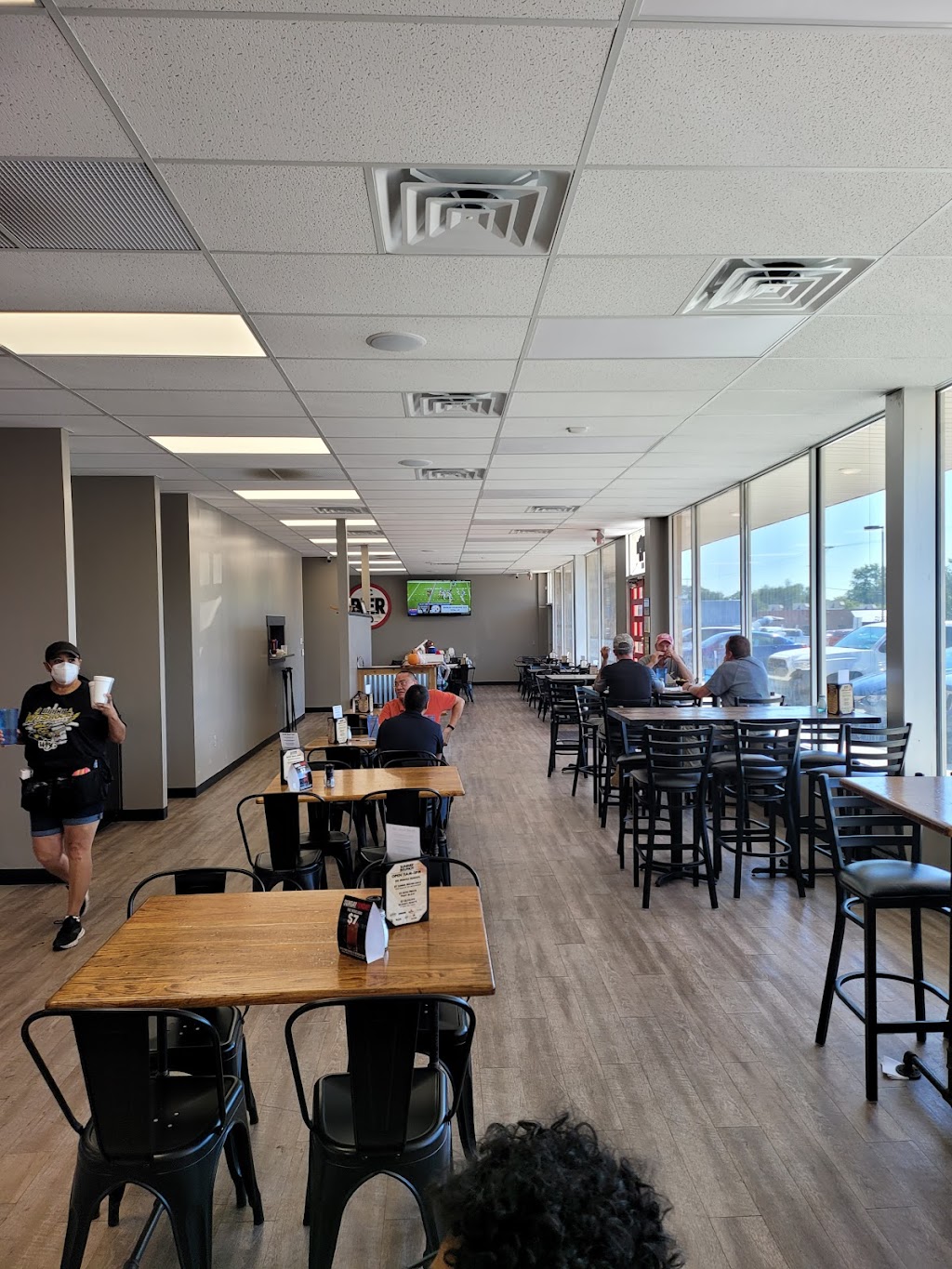 Local Flavor Restaurant | restaurant | 5400 E Central Ave, Wichita, KS 67208, USA | 3163587771 OR +1 316-358-7771