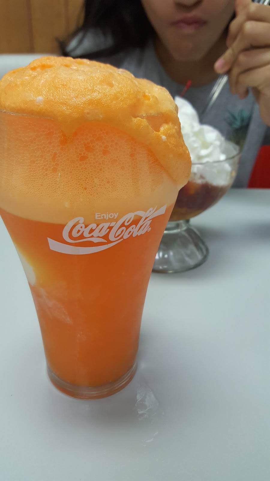 Johnnys Diner & Creamery | restaurant | 2213 N Tracy Blvd, Tracy, CA 95376, USA | 2098330800 OR +1 209-833-0800