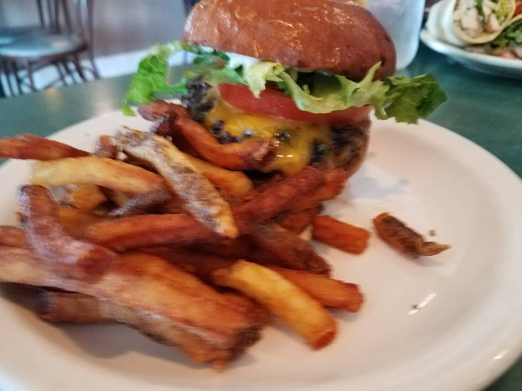 BJs Carolina Cafe, Catering & Cakes | restaurant | 7069 Caratoke Hwy, Jarvisburg, NC 27947, USA | 2524915222 OR +1 252-491-5222