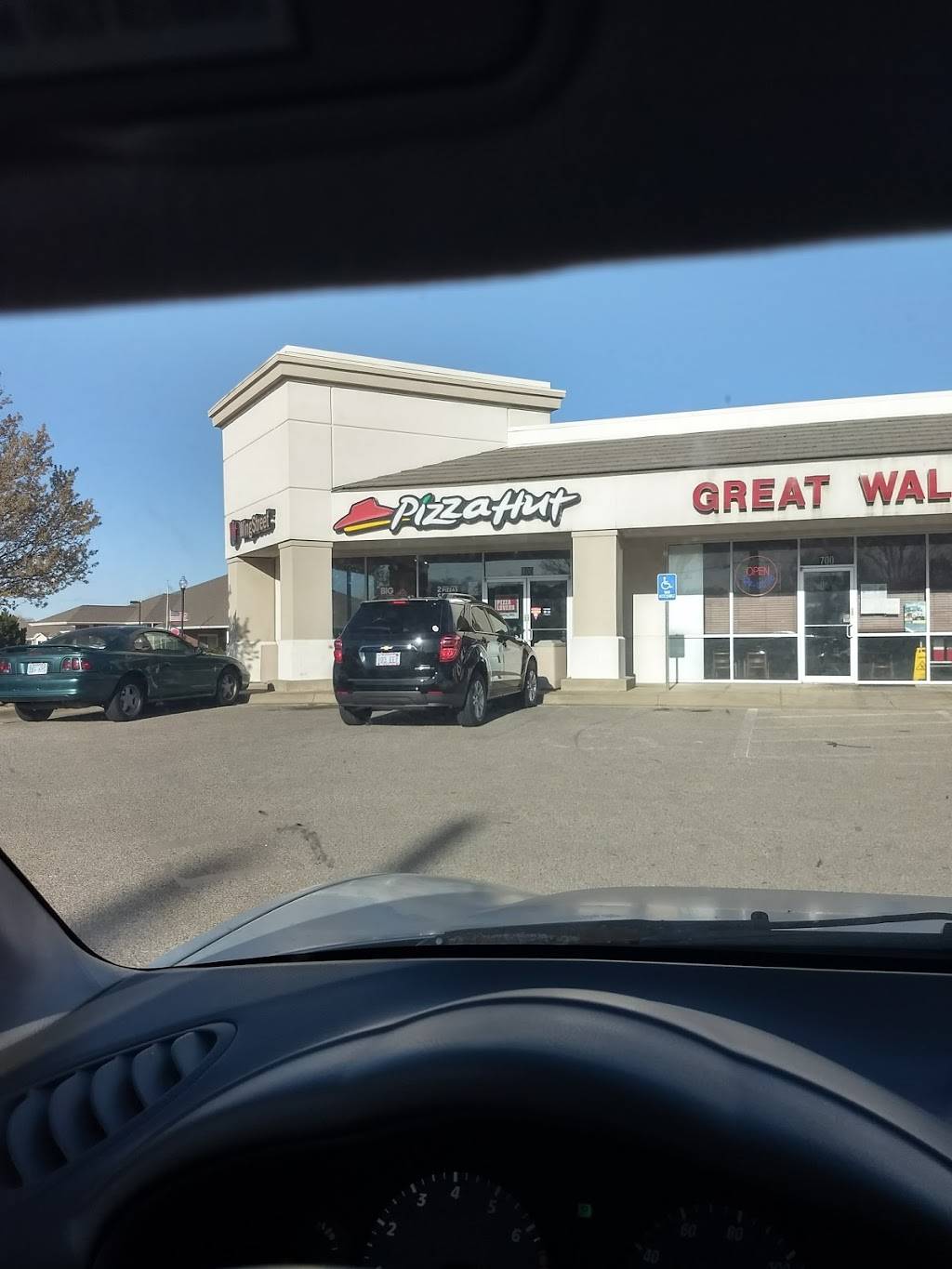 Pizza Hut | meal delivery | 360 N Main St #800, Haysville, KS 67060, USA | 3165293000 OR +1 316-529-3000