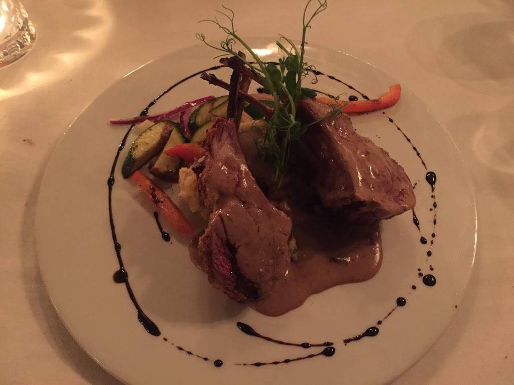 Restaurant Le Lupin | restaurant | 376 Rue Saint Georges, Trois-Rivières, QC G9A 2K6, Canada | 8193704740 OR +1 819-370-4740