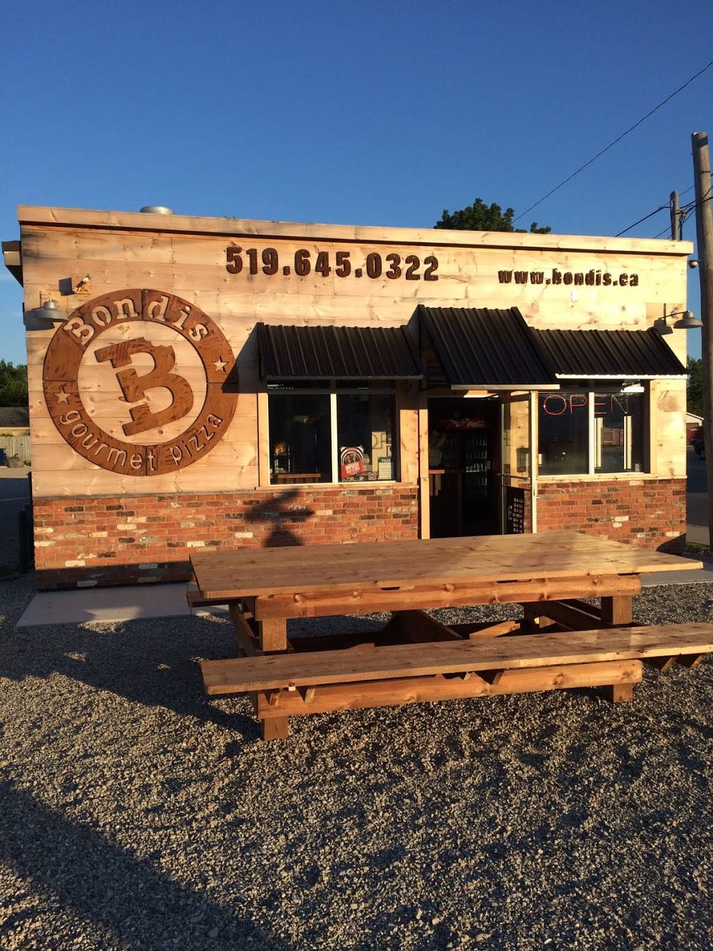 Bondis Pizza | meal takeaway | 298 Springbank Dr, London, ON N6J 1E9, Canada | 5196450322 OR +1 519-645-0322