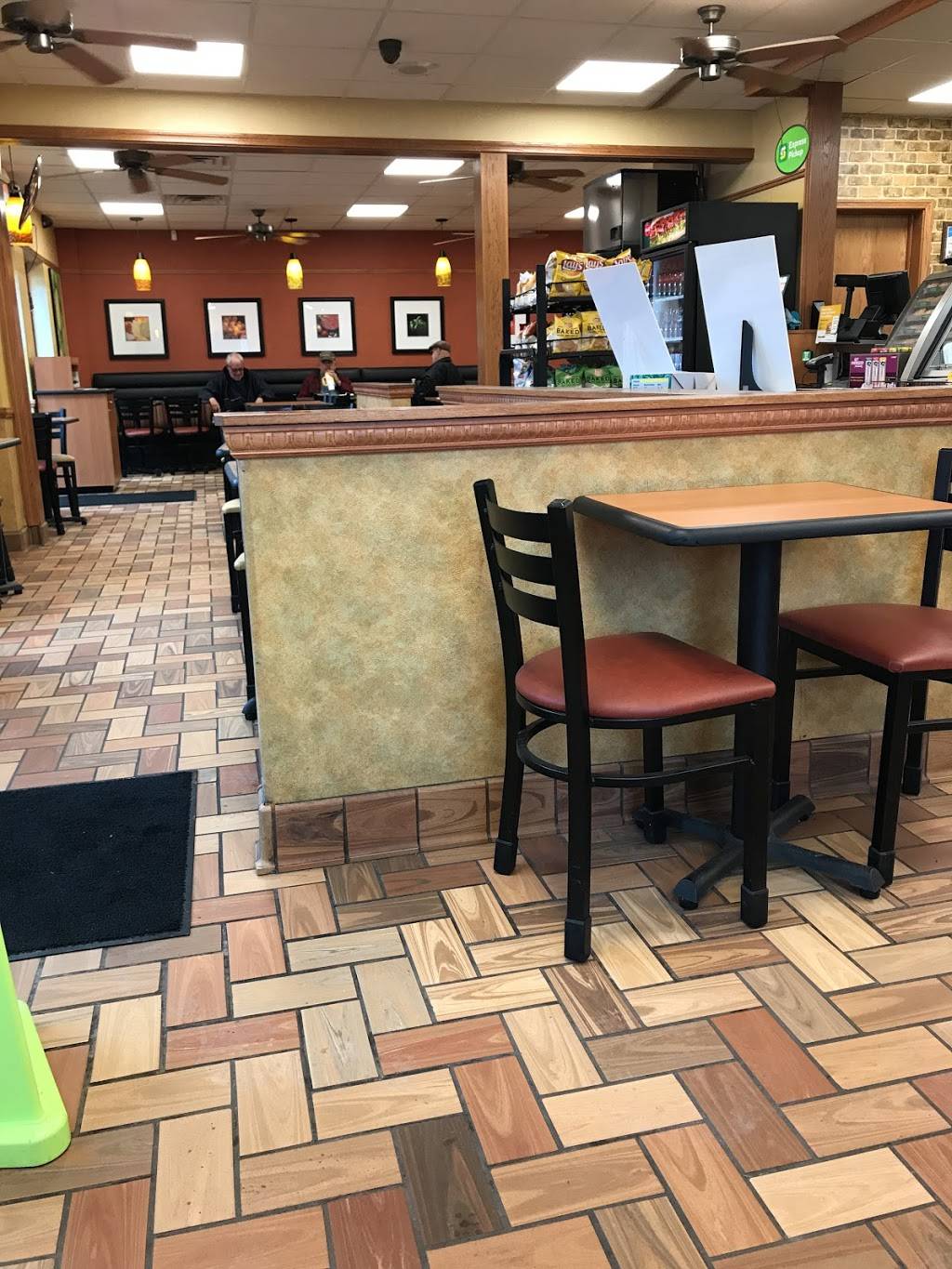 Subway | restaurant | 17 E River St, Newton Falls, OH 44444, USA | 3308721555 OR +1 330-872-1555