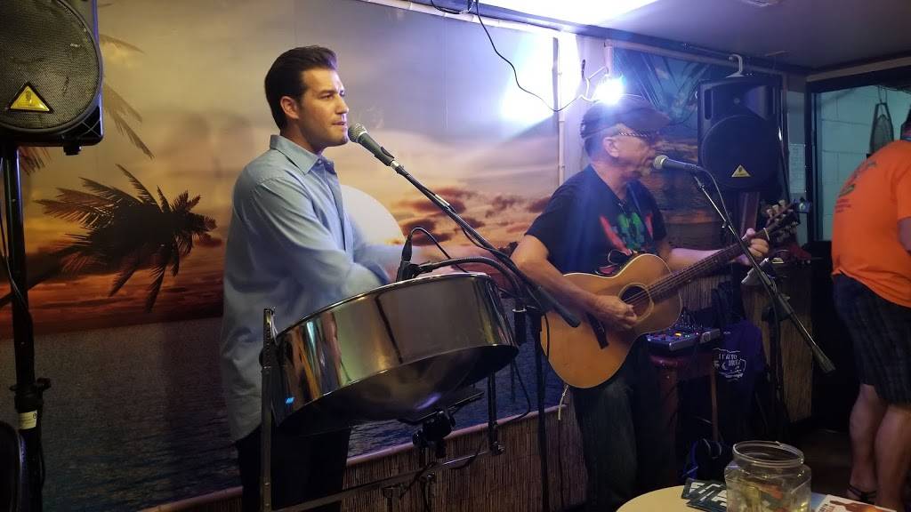 Sunset Sharkys Pub & Grub | restaurant | 12 S Shore Dr, Clear Lake, IA 50428, USA | 6413574275 OR +1 641-357-4275