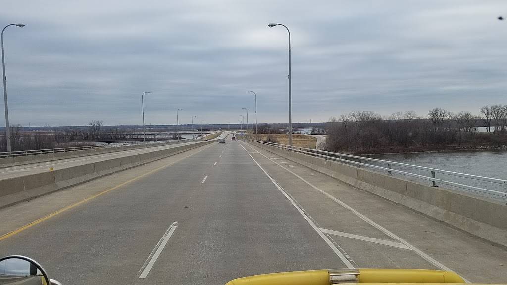 Taco Bell | meal takeaway | 620 E Landmarks Blvd, Alton, IL 62002, USA | 6184623164 OR +1 618-462-3164