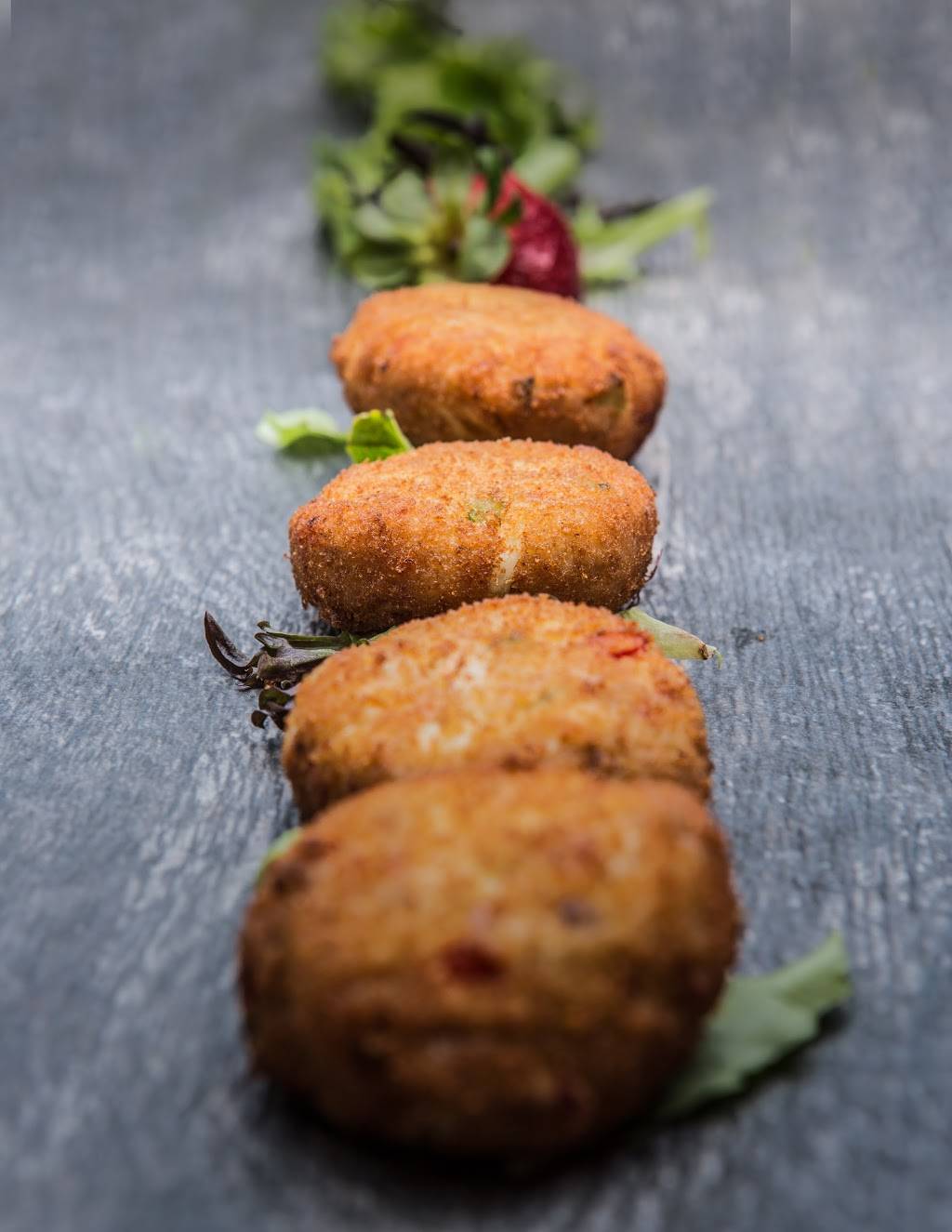 Deltas | restaurant | 19 Dennis St, New Brunswick, NJ 08901, USA | 7322491551 OR +1 732-249-1551