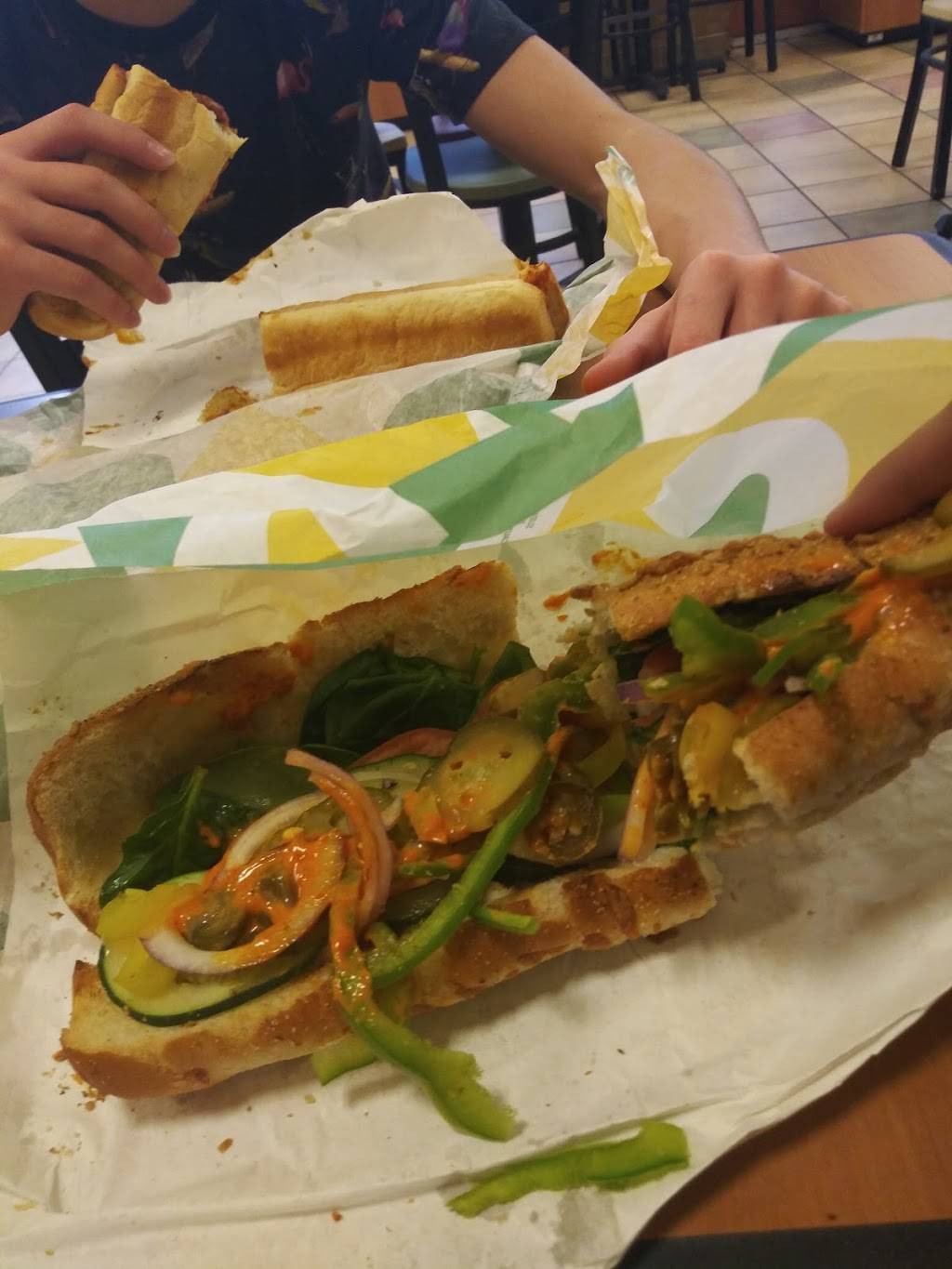 Subway | restaurant | 2 Ray Ave, Fitchburg, MA 01420, USA | 9783450138 OR +1 978-345-0138