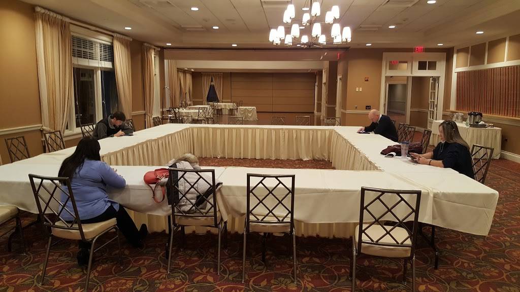 Arrowhead Golf Club | restaurant | 26W151 Butterfield Rd, Wheaton, IL 60189, USA | 6306535800 OR +1 630-653-5800