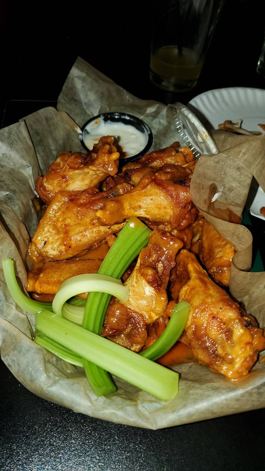 Sidelines Bar & Grill | restaurant | 621 Evergreen Rd, Pittsburgh, PA 15209, USA | 4128214492 OR +1 412-821-4492