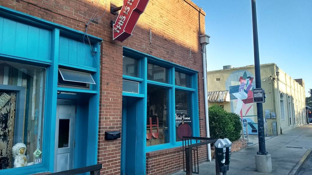 The World Famous | restaurant | 351 N Hull St, Athens, GA 30601, USA | 7065434002 OR +1 706-543-4002