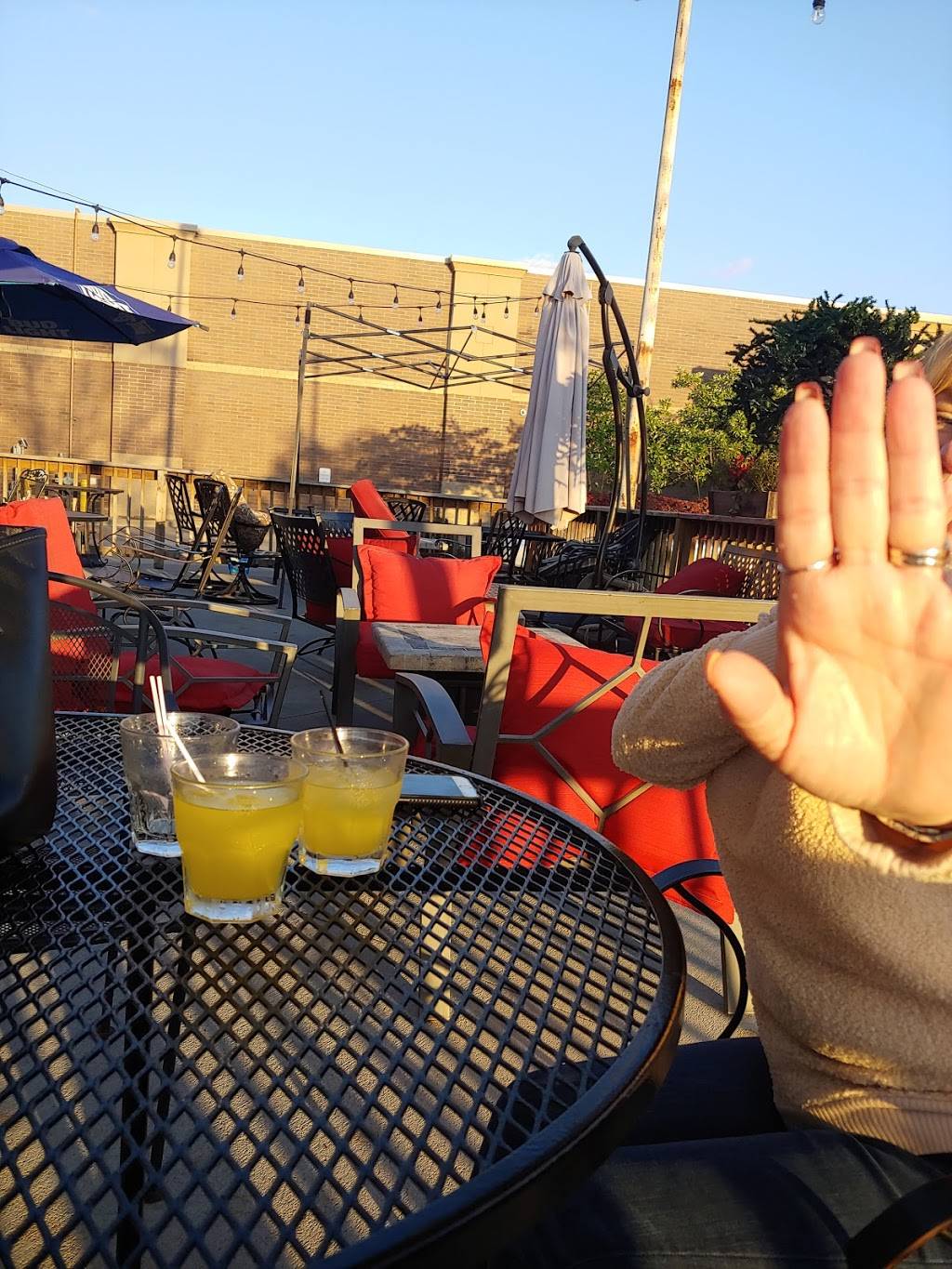 The Pour House Bar and Grill | restaurant | 7405 Nieman Rd, Shawnee, KS 66214, USA | 9133220580 OR +1 913-322-0580