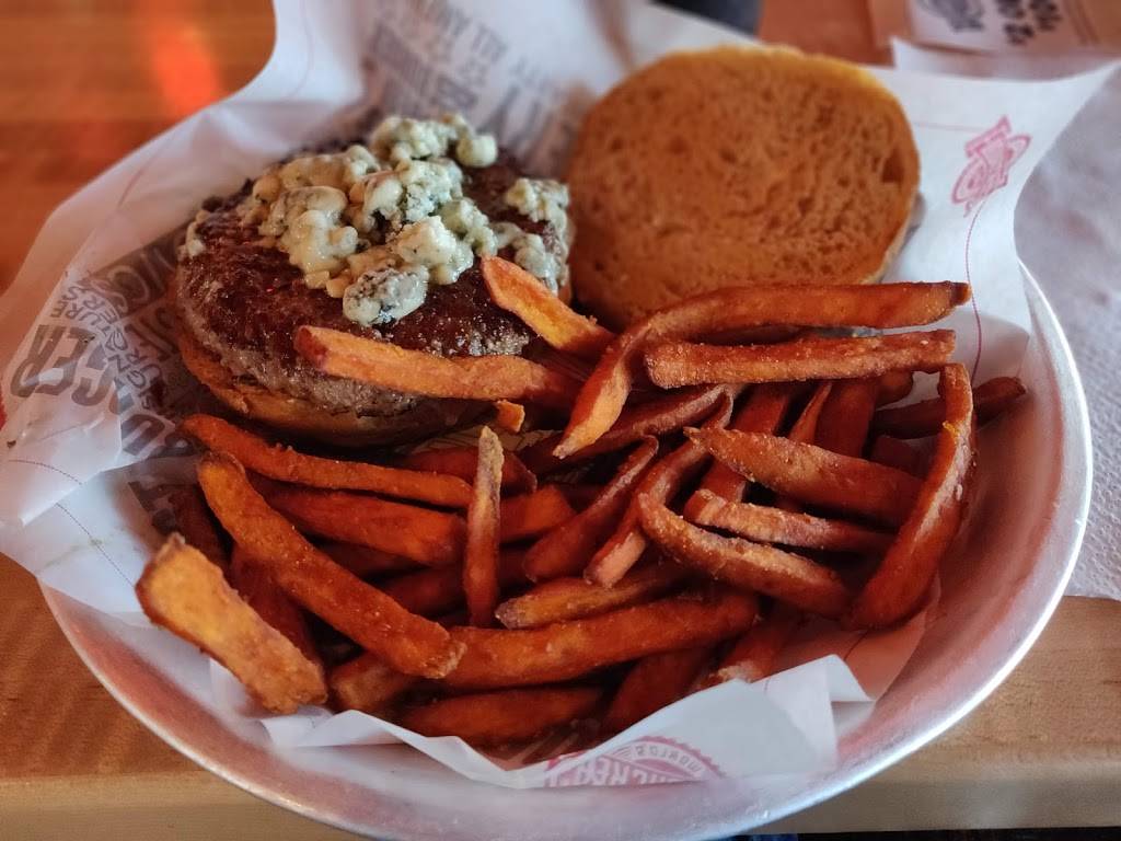 Fuddruckers | restaurant | 4423 Mills Cir, Ontario, CA 91764, USA | 9099804089 OR +1 909-980-4089