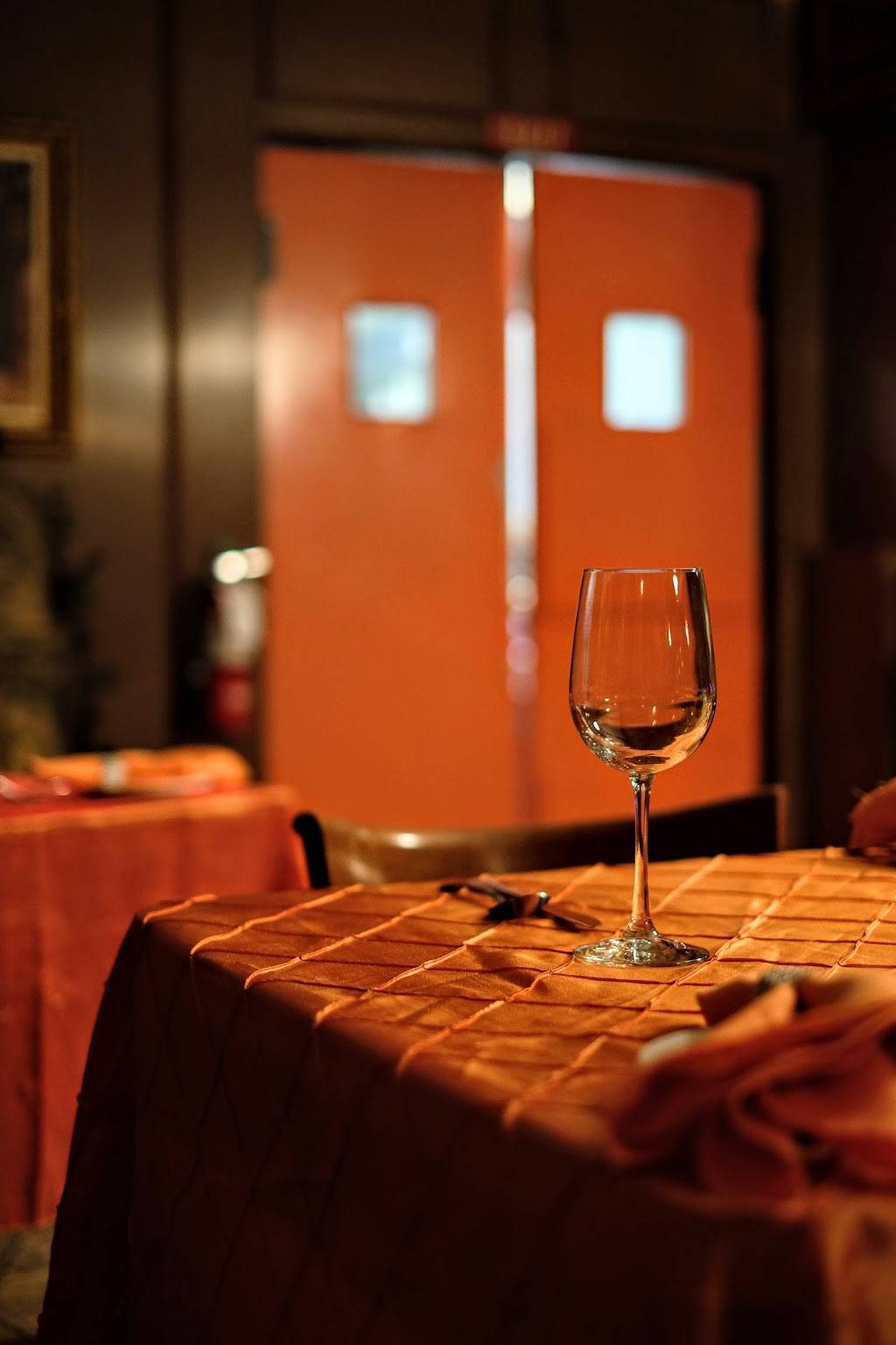 Trocadero Restaurant | restaurant | 527 Barton St E, Hamilton, ON L8L 2Y9, Canada | 9055273894 OR +1 905-527-3894