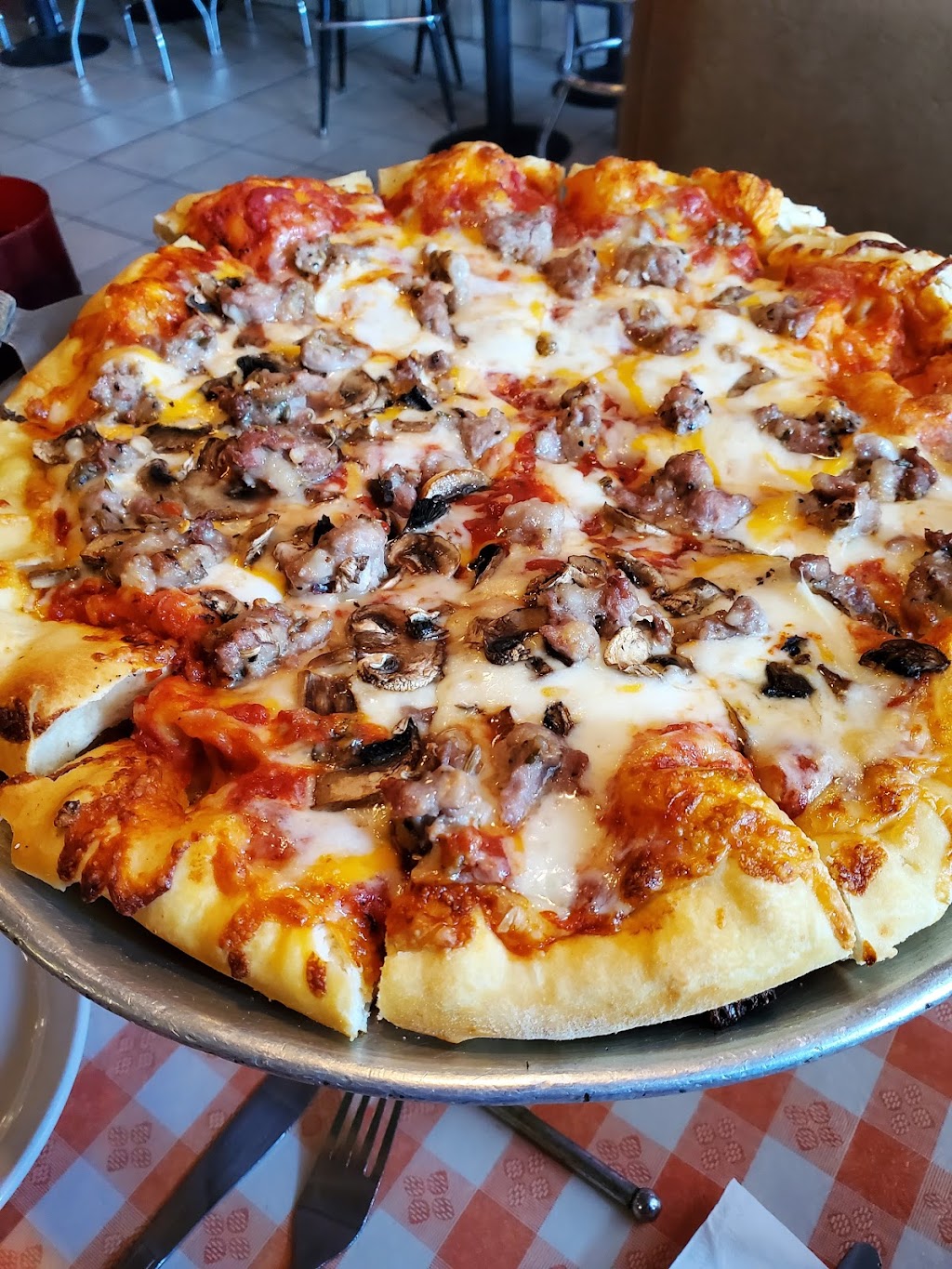 Coliannos Italian Restaurant | restaurant | 2200 AZ-95, Bullhead City, AZ 86442, USA | 9287587104 OR +1 928-758-7104