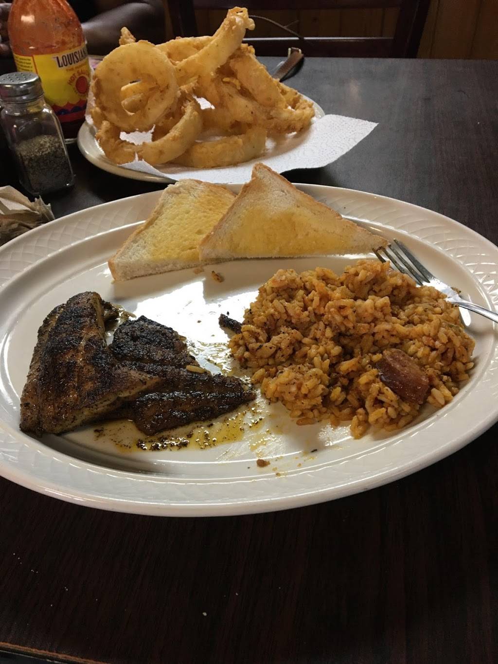 Voleos Seafood Restaurant | restaurant | 5134 Nunez, Lafitte, LA 70067, USA | 5046892482 OR +1 504-689-2482