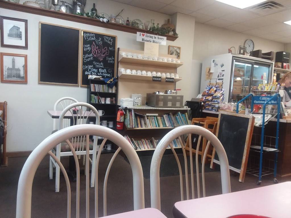 Crystal Cafe | cafe | 402 Market St, Parkersburg, WV 26101, USA | 3044285680 OR +1 304-428-5680