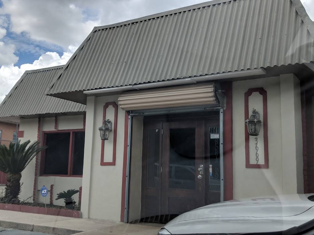 Russell Js Kitchen | restaurant | 3669 Government St, Baton Rouge, LA 70806, USA | 2253666820 OR +1 225-366-6820