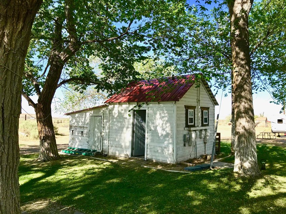 The Desert Moon Hotel & RV/Tent Campground | restaurant | 75 West Old Highway 6 & 50, Thompson Springs, UT 84540, USA | 4352990377 OR +1 435-299-0377