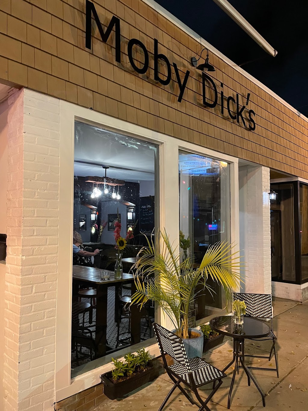 Moby Dick’s Oyster Bar & Grill | restaurant | 558 Campbell Ave #560, West Haven, CT 06516, USA | 2038217588 OR +1 203-821-7588