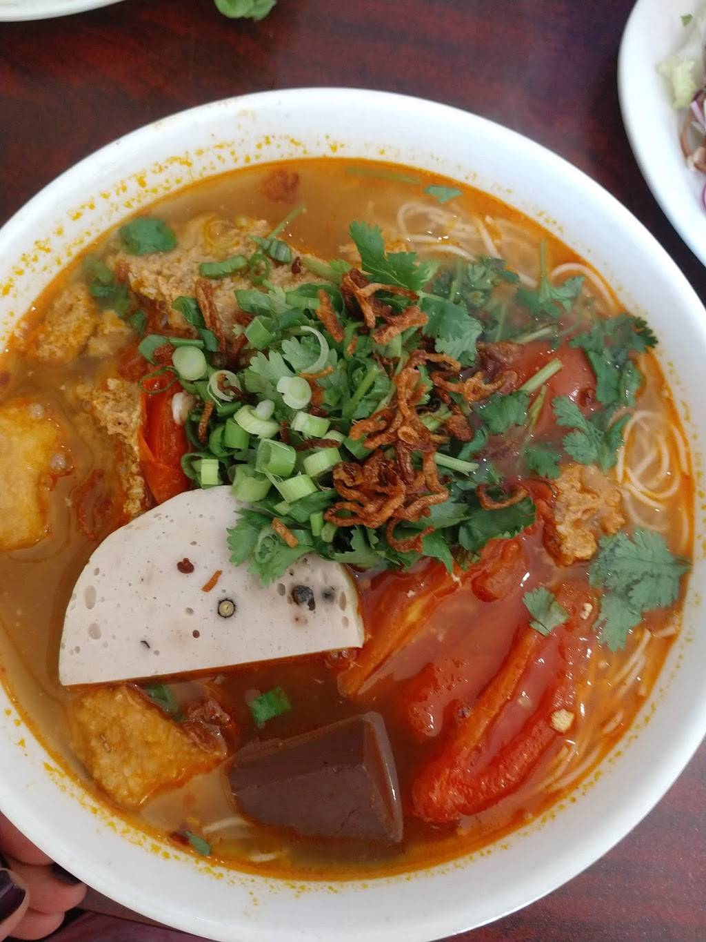 Xuân Hưong | restaurant | 11107 Bellaire Blvd, Houston, TX 77072, USA | 8322435048 OR +1 832-243-5048