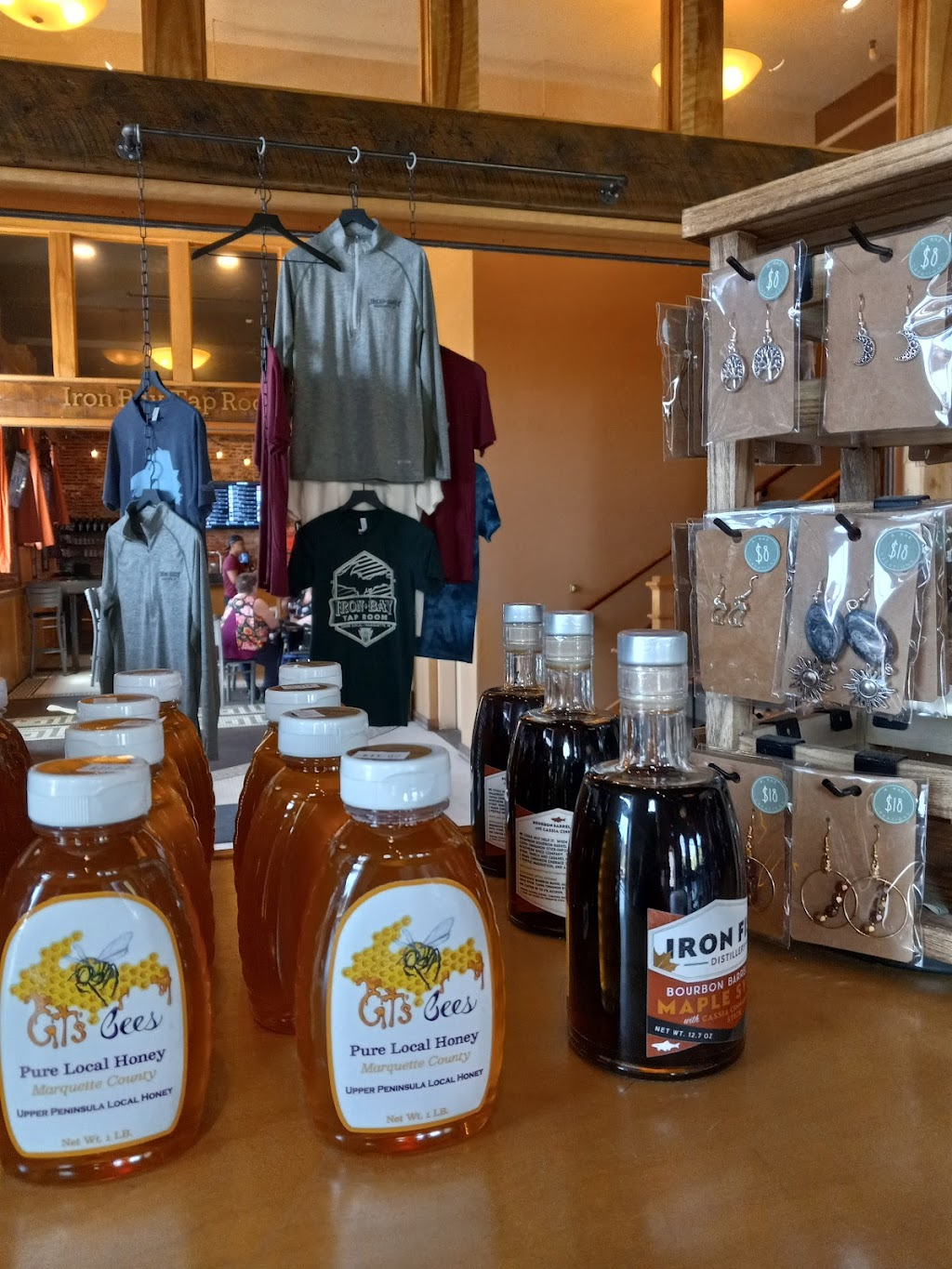 Iron Bay Restaurant & Drinkery | restaurant | 105 E Washington St, Marquette, MI 49855, USA | 9062730990 OR +1 906-273-0990