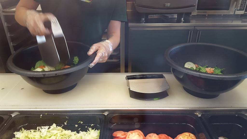 Subway | meal takeaway | 13414 Meridian E B102, Puyallup, WA 98373, USA | 2538484402 OR +1 253-848-4402