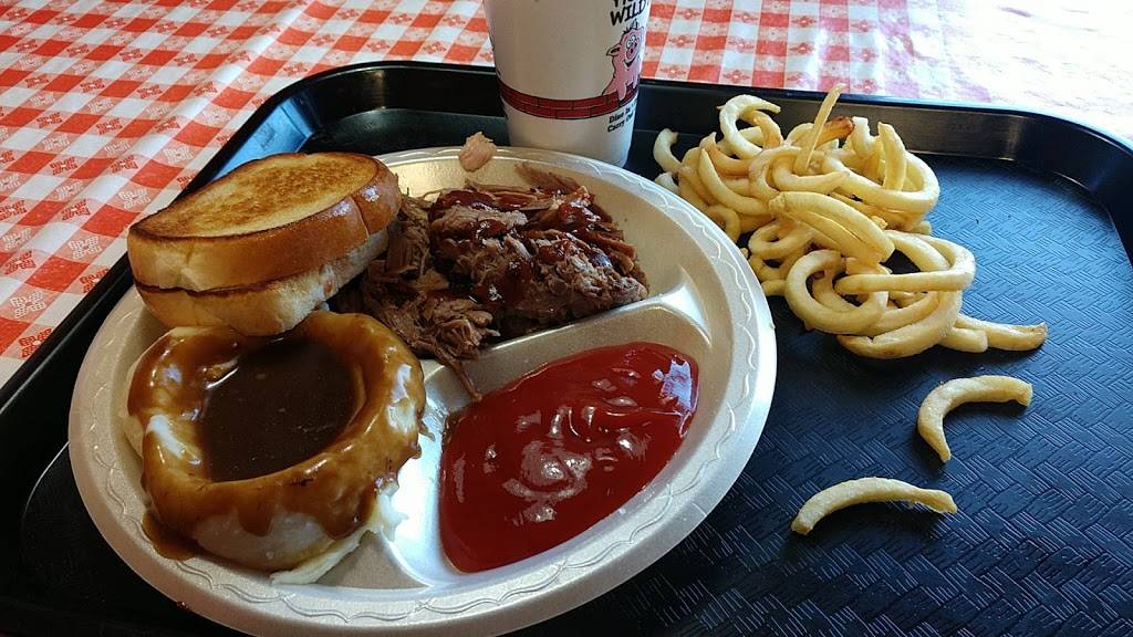 Hog Wild Pit Bar-B-Q | restaurant | 1905 W Broadway, Council Bluffs, IA 51501, USA | 7122565421 OR +1 712-256-5421