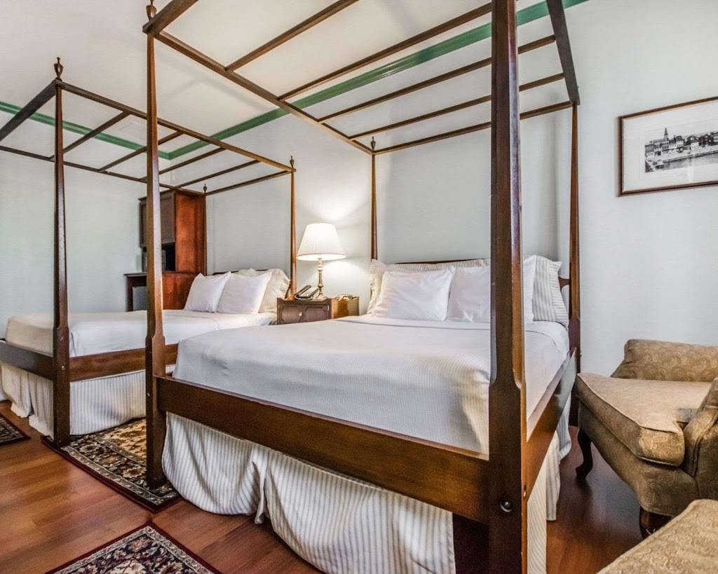 Admiral Fell Inn, an Ascend Hotel Collection Member | restaurant | 888 S Broadway, Baltimore, MD 21231, USA | 4105227377 OR +1 410-522-7377