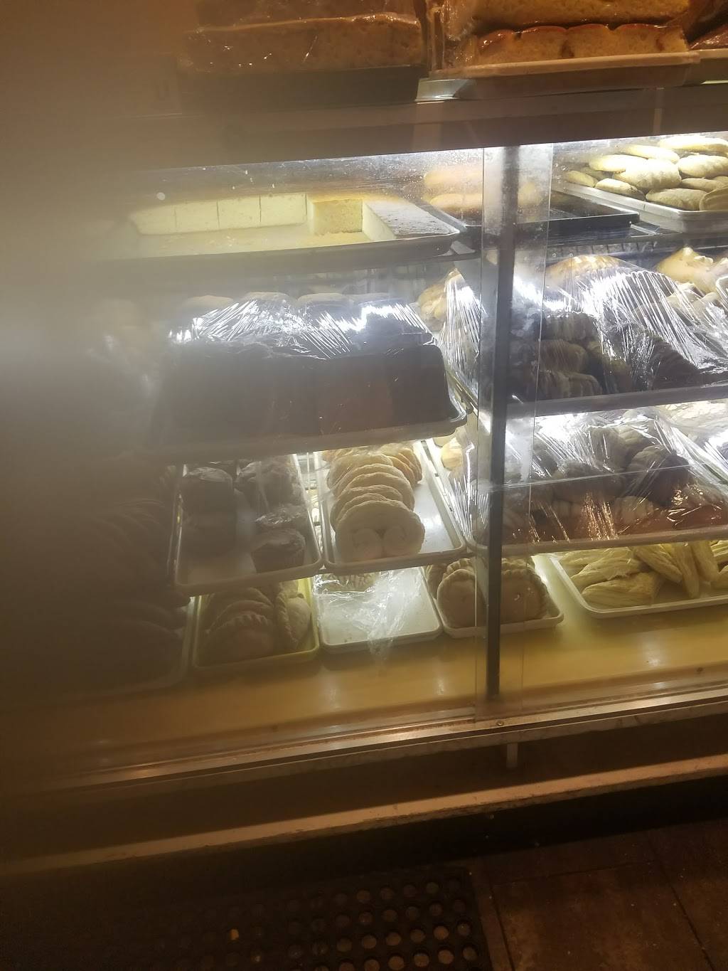 Victoria Bakery | restaurant | 86 W Merrick Rd, Freeport, NY 11520, USA | 5162236715 OR +1 516-223-6715