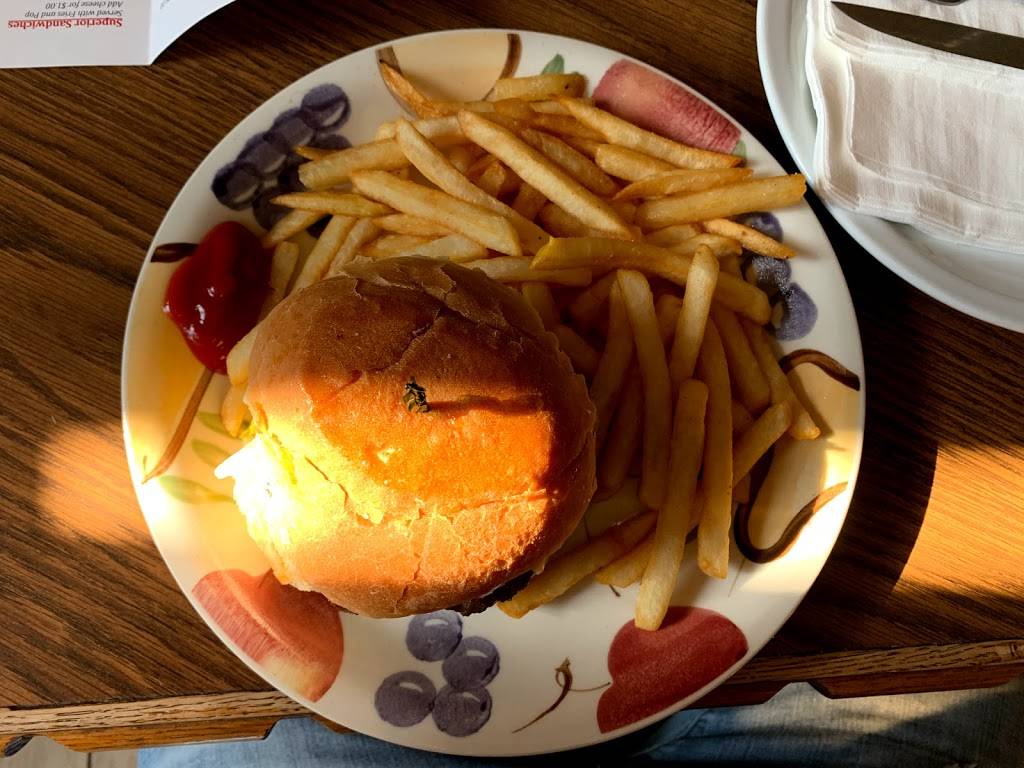 Berinas Specialty Grill & Restaurant | restaurant | 889 Pantera Dr, Mississauga, ON L4W 2R9, Canada | 9052060607 OR +1 905-206-0607