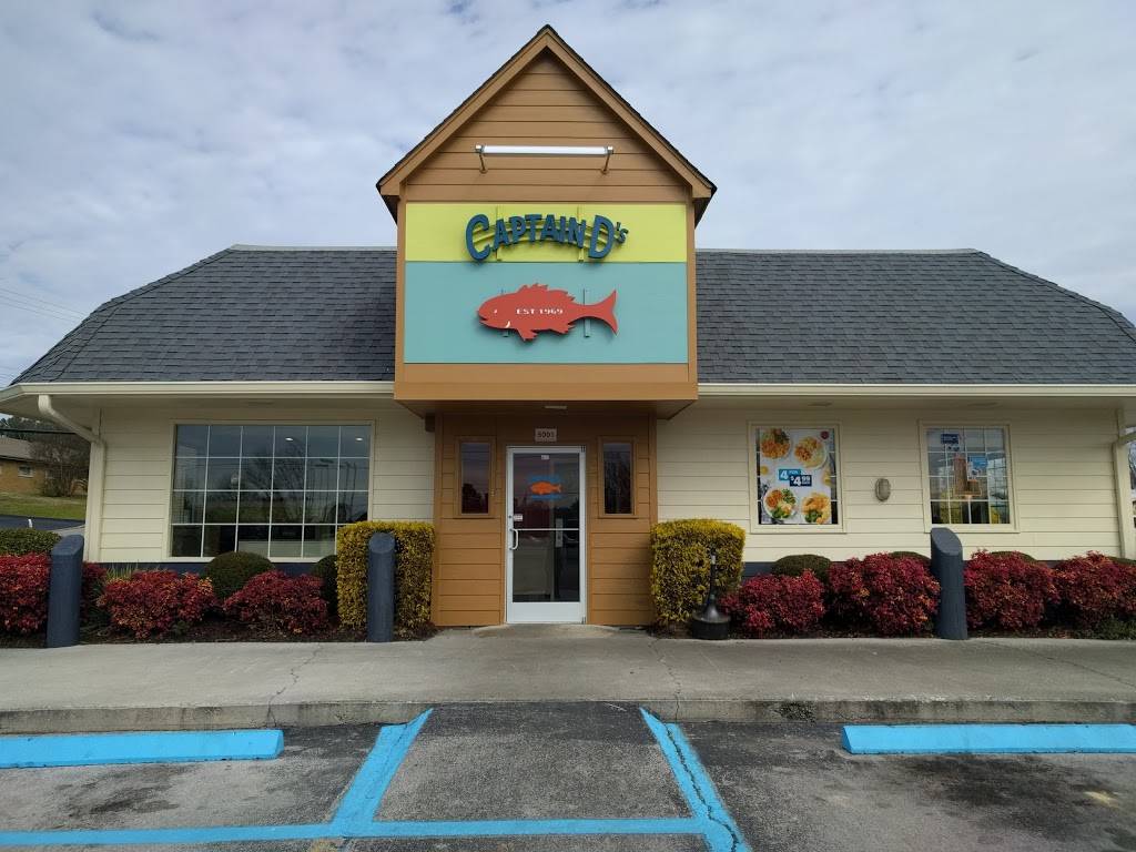 Captain Ds | restaurant | 5001 Oak St Rd, Chattanooga, TN 37416, USA | 4238923896 OR +1 423-892-3896