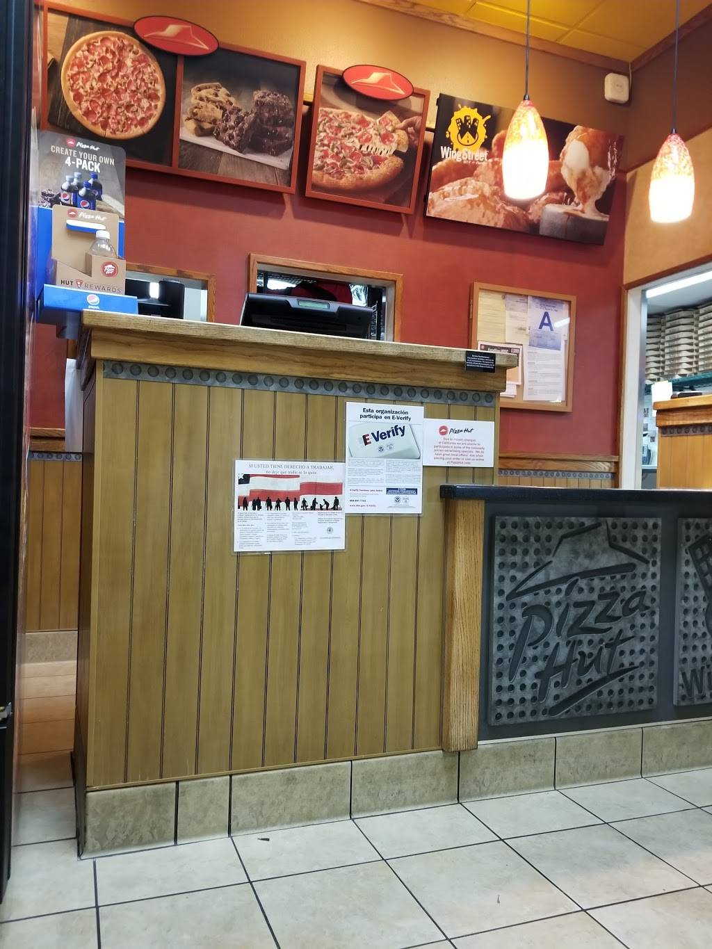 Pizza Hut | restaurant | 260 W Baseline Rd, Rialto, CA 92376, USA | 9098775890 OR +1 909-877-5890