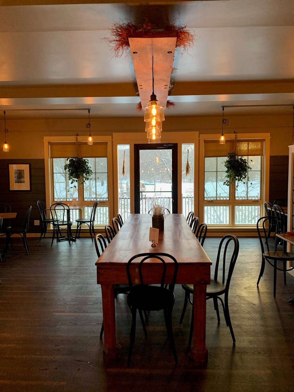 Stones Throw Pizza - Richmond | restaurant | 39 Esplanade, Richmond, VT 05477, USA | 8023362068 OR +1 802-336-2068