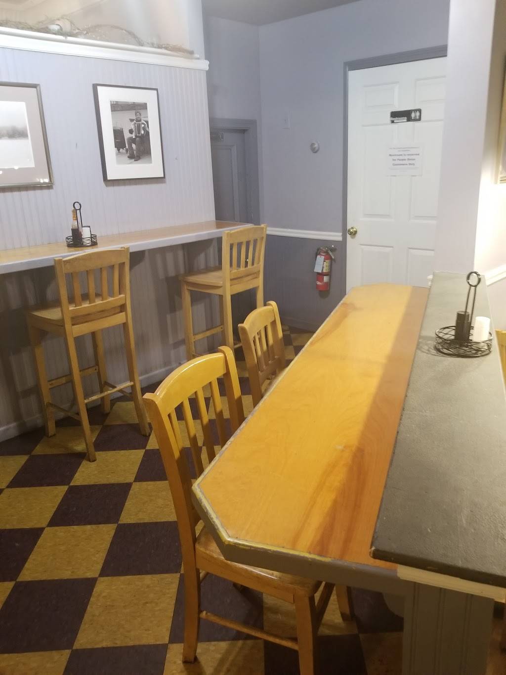 Purple Onion | cafe | 44 Inn St, Newburyport, MA 01950, USA | 9784659600 OR +1 978-465-9600