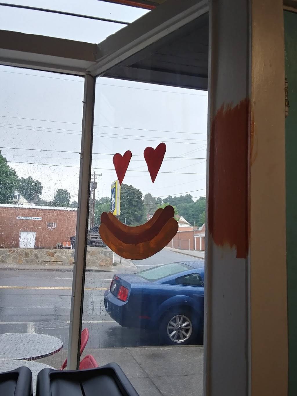 Links Hot Dogs | restaurant | 124 E Court St, Marion, NC 28752, USA | 8283183289 OR +1 828-318-3289