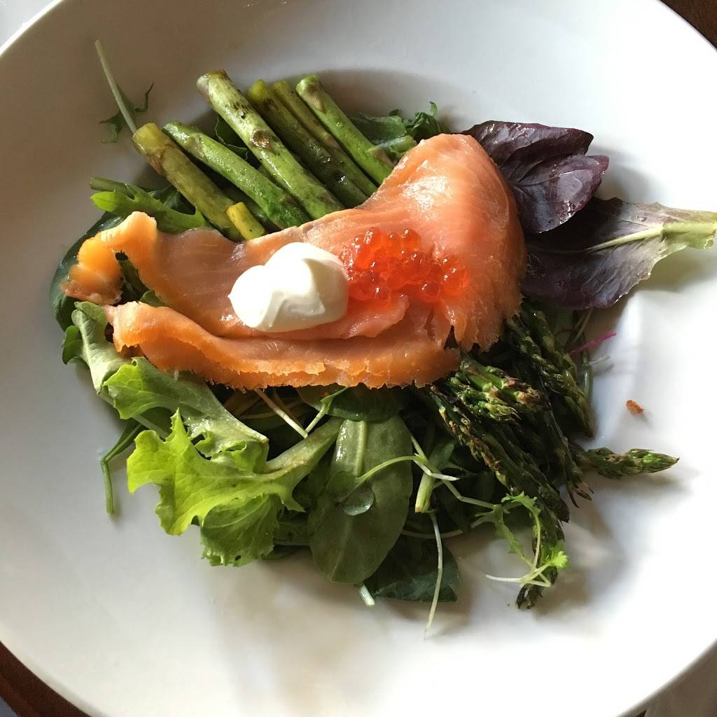 Village Tap | restaurant | 2055 W Roscoe St, Chicago, IL 60618, USA | 7738830817 OR +1 773-883-0817