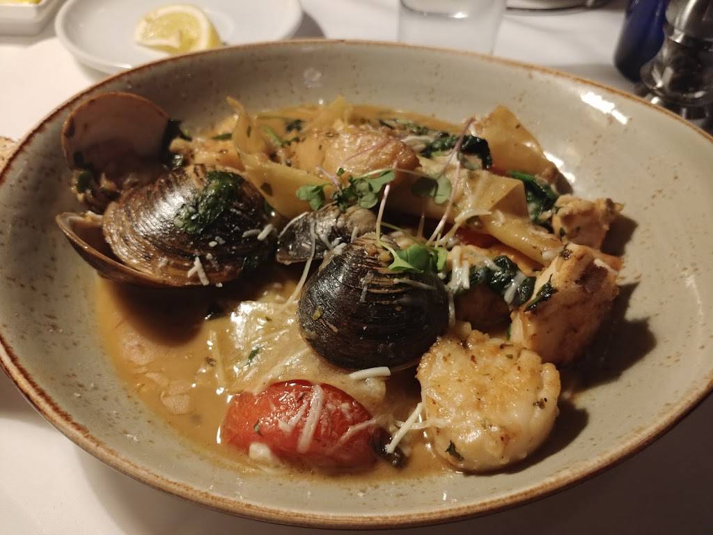 Maxs Oyster Bar | restaurant | 964 Farmington Ave, West Hartford, CT 06107, USA | 8602366299 OR +1 860-236-6299