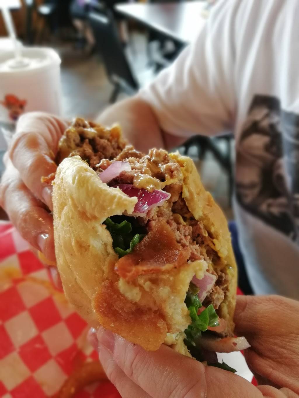 Billy Bobs Hamburgers | restaurant | 1314 US-90, Castroville, TX 78009, USA | 8305385025 OR +1 830-538-5025