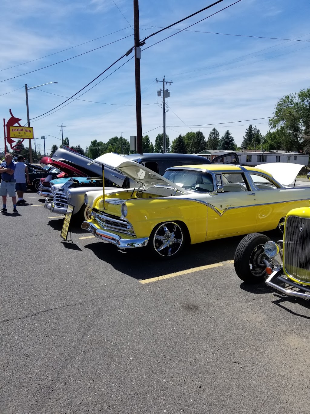 The Lariat Inn | restaurant | 11820 N Market St, Mead, WA 99021, USA | 5093159752 OR +1 509-315-9752